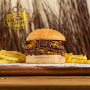 Burger - 2 medallones con Papas